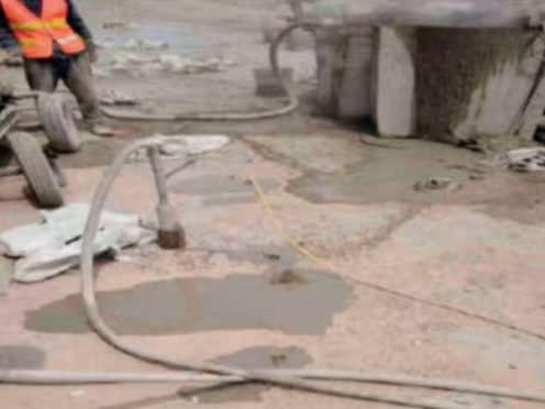 雨花水泥混凝土路面板底注浆技术 路面脱空注浆整治方案